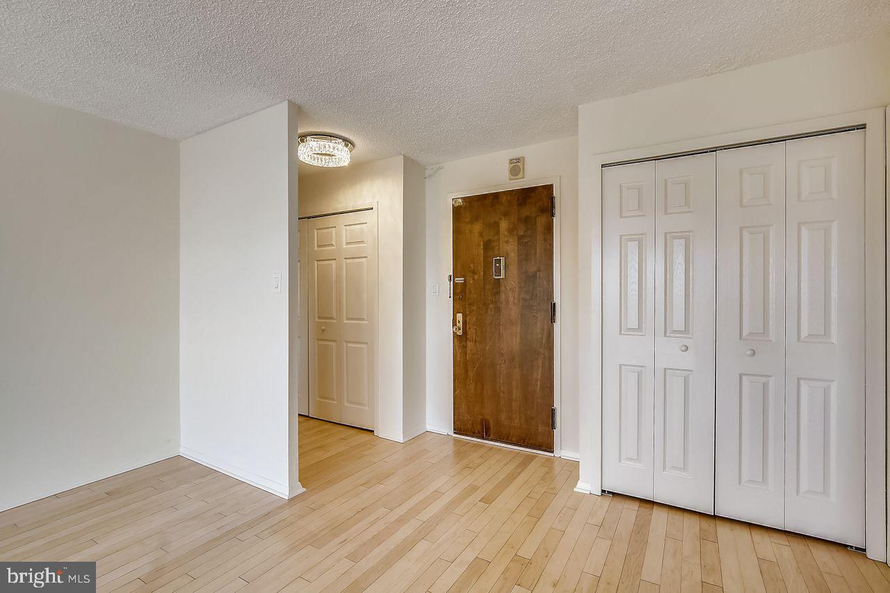 5225 Pooks Hill Road, Unit 827N Bethesda, MD 20814 - Photo 14 of 46 Entry