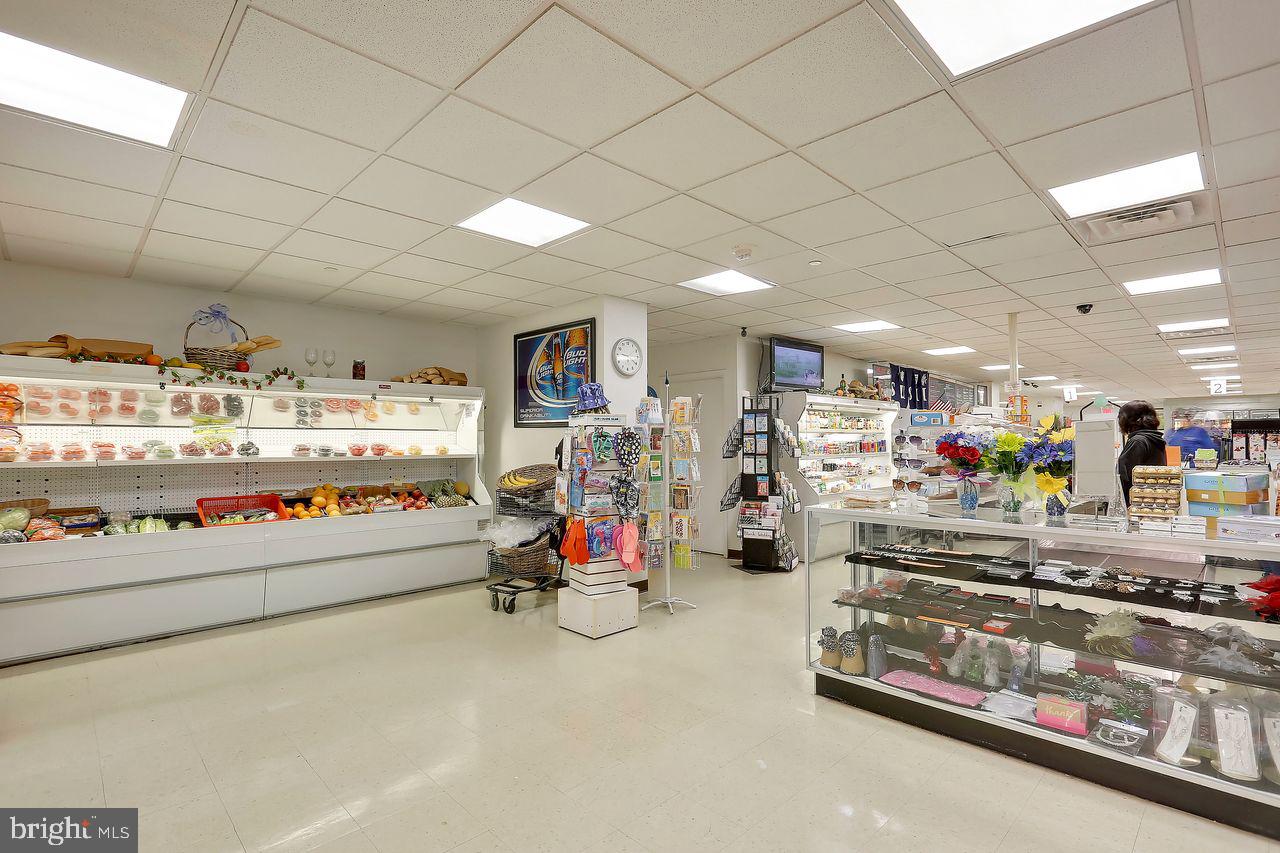 5225 Pooks Hill Road, Unit 827N Bethesda, MD 20814 - Photo 17 of 46 Market