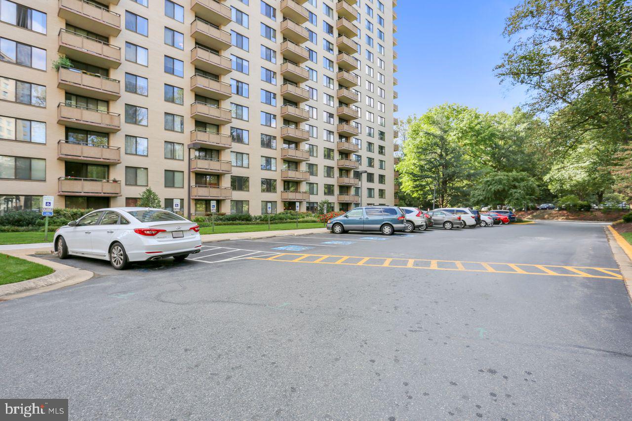 5225 Pooks Hill Road, Unit 827N Bethesda, MD 20814 - Photo 33 of 46 Promenade Guest Parking