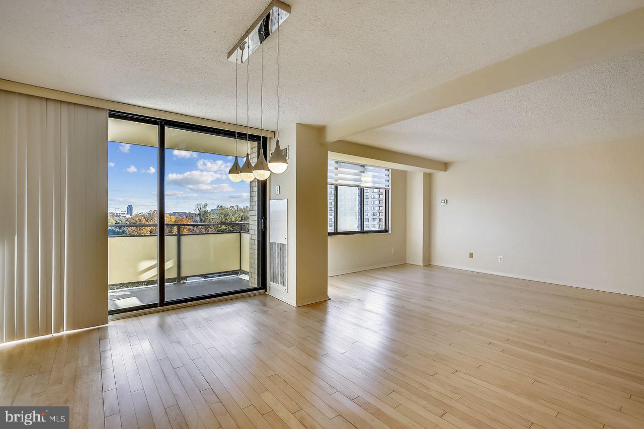 5225 Pooks Hill Road, Unit 827N Bethesda, MD 20814 - Photo 4 of 46 Living and Dining Room