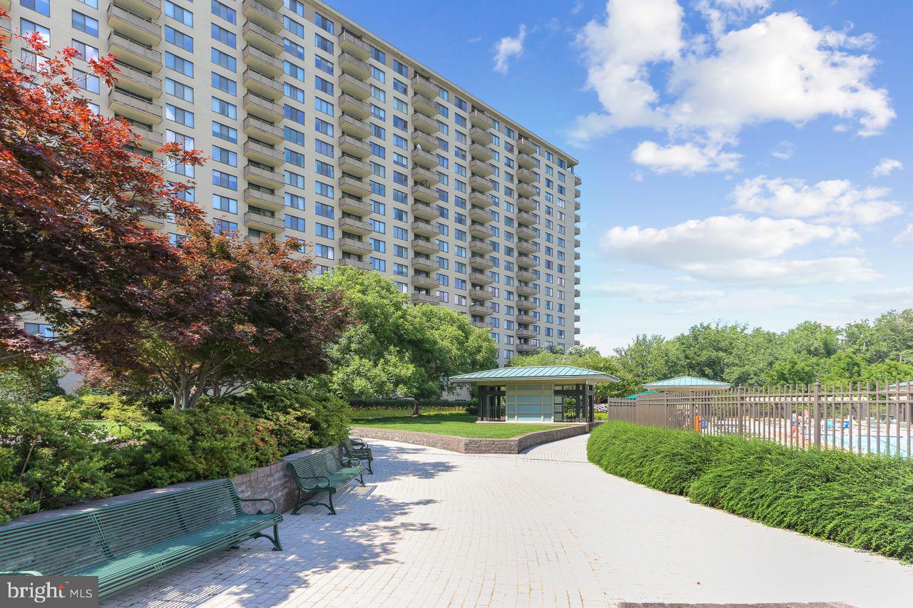 5225 Pooks Hill Road, Unit 827N Bethesda, MD 20814 - Photo 43 of 46 Pool Walkway