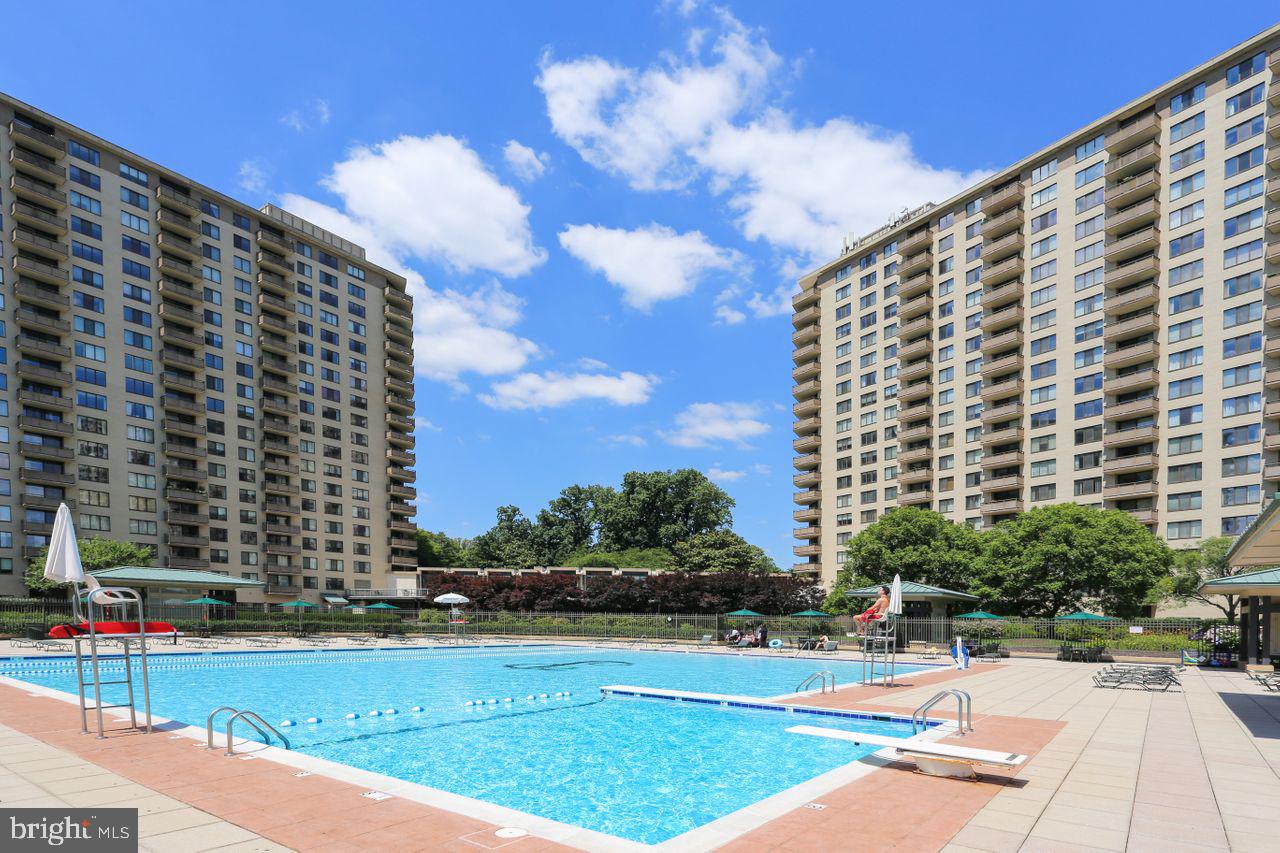 5225 Pooks Hill Road, Unit 827N Bethesda, MD 20814 - Photo 44 of 46 Prom Outdoor Pool