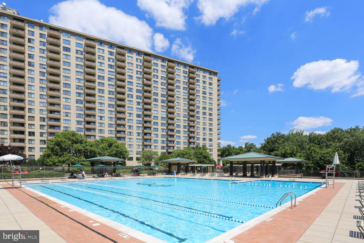 5225 Pooks Hill Road, Unit 827N Bethesda, MD 20814 - Photo 45 of 46 Prom Outdoor Pool