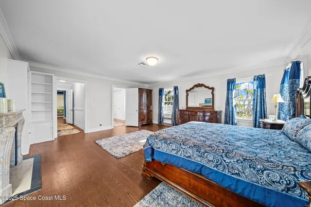 a view of a room with an empty space