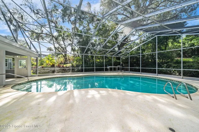 $2,400,000 | 875 Indian River Drive, Cocoa, FL 32922
