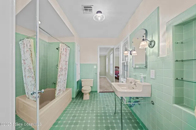 $2,400,000 | 875 Indian River Drive, Cocoa, FL 32922