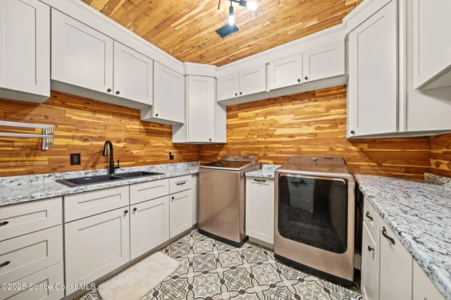 $2,400,000 | 875 Indian River Drive, Cocoa, FL 32922