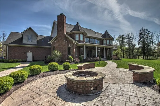 $1,125,000 | 698 Windover Lane, Evans, NY 14047