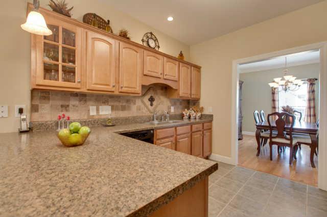 439 Conquest Road Murfreesboro, TN 37128 - Photo 4 of 20 Service bar is great for entertaining.
