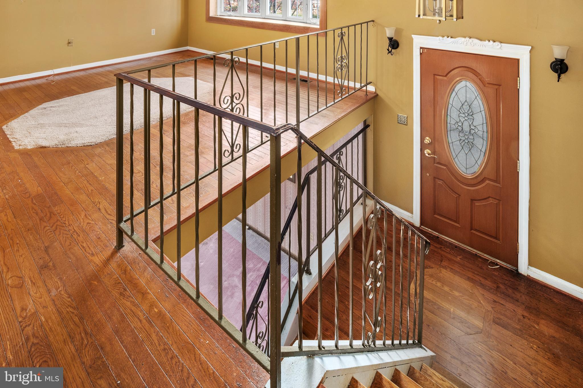 6824 Southfield Road Fort Washington, MD 20744 - Photo 3 of 28 Foyer from Upper Landing