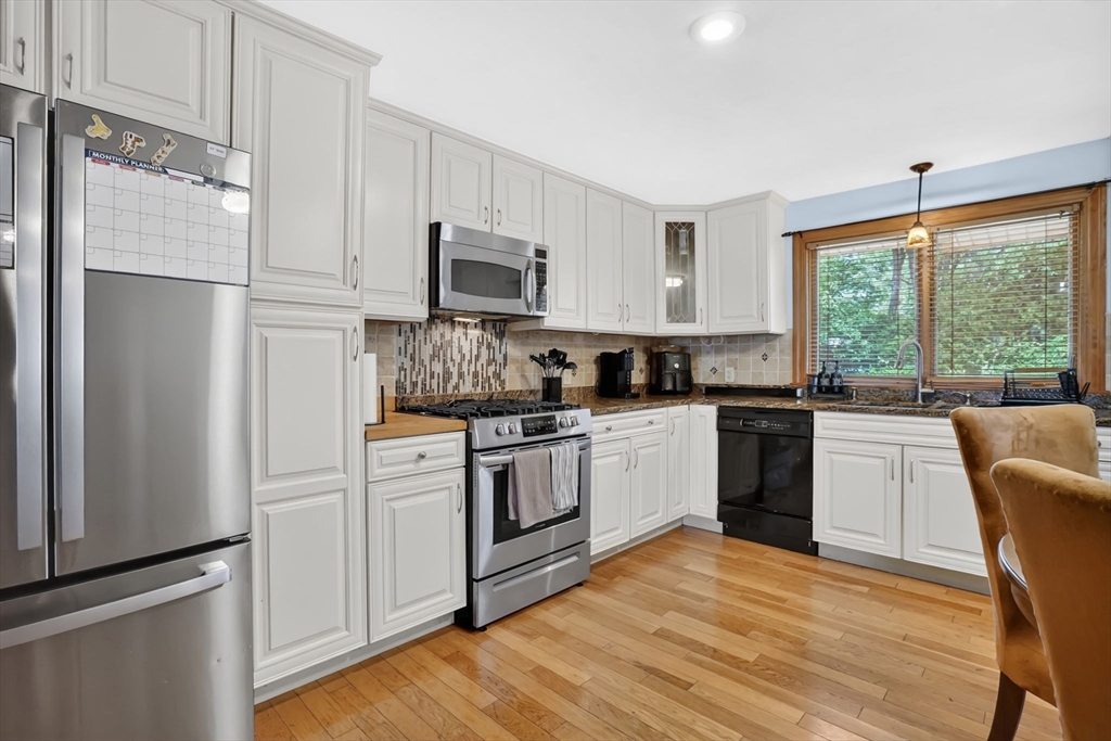 57 Tavistock Street Springfield, MA 01119 - Photo 6 of 21