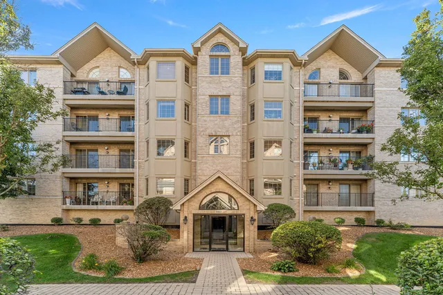 $324,900 | 11901 Windemere Court, Unit 301, Orland Park, IL 60467