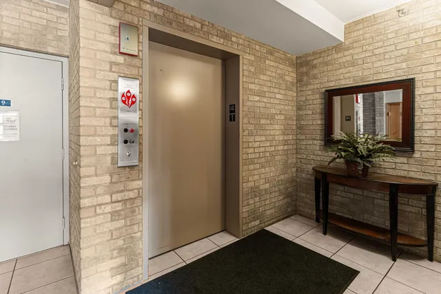 $324,900 | 11901 Windemere Court, Unit 301, Orland Park, IL 60467