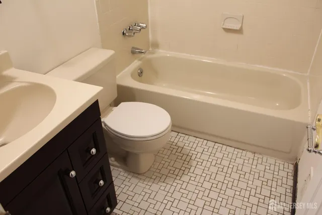 $2,900 | 224 Westgate Drive, Edison, NJ 08820