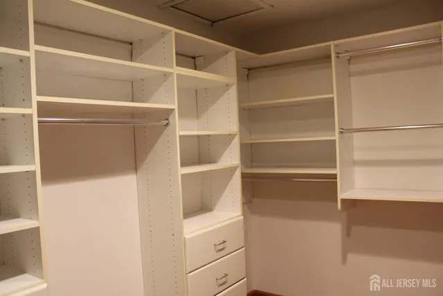 $2,900 | 224 Westgate Drive, Edison, NJ 08820