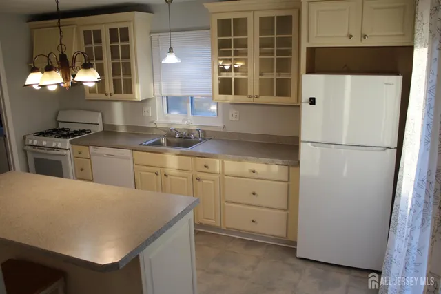 $2,900 | 224 Westgate Drive, Edison, NJ 08820