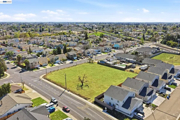 $1,499,000 | 445 North Walnut Avenue, Manteca, CA 95336