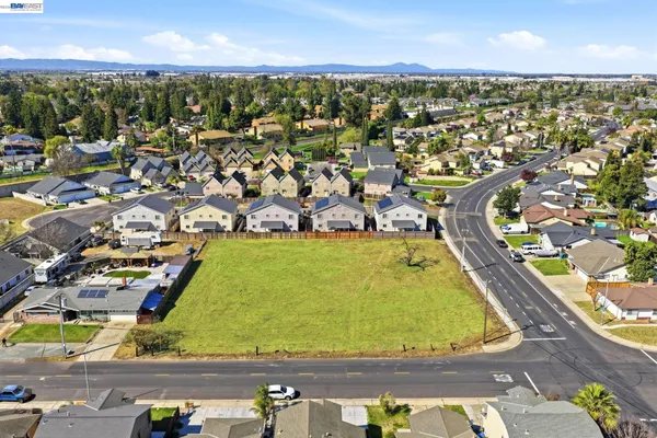 $1,499,000 | 445 North Walnut Avenue, Manteca, CA 95336