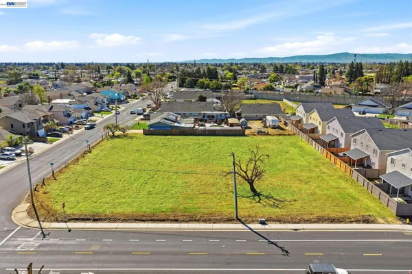 $1,499,000 | 445 North Walnut Avenue, Manteca, CA 95336