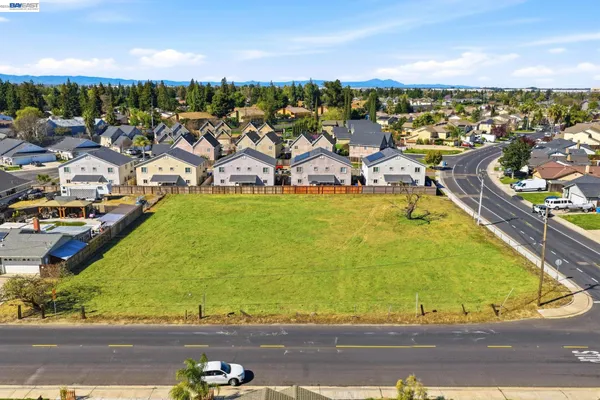 $1,499,000 | 445 North Walnut Avenue, Manteca, CA 95336