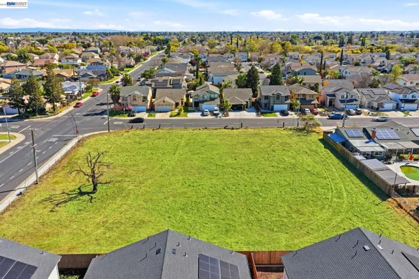 $1,499,000 | 445 North Walnut Avenue, Manteca, CA 95336