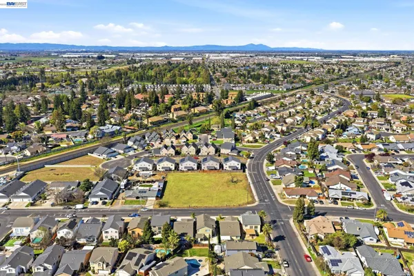 $1,499,000 | 445 North Walnut Avenue, Manteca, CA 95336