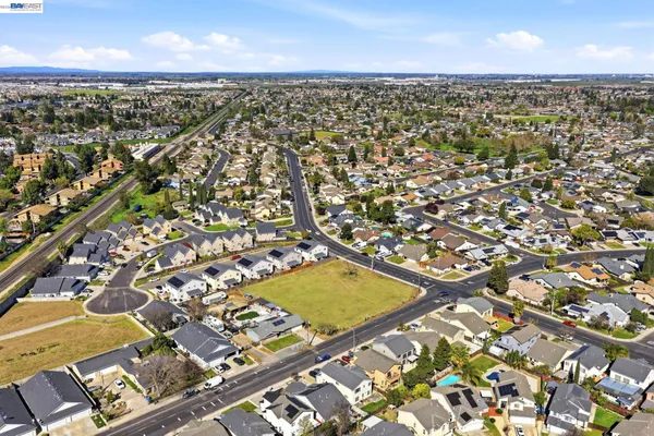 $1,499,000 | 445 North Walnut Avenue, Manteca, CA 95336