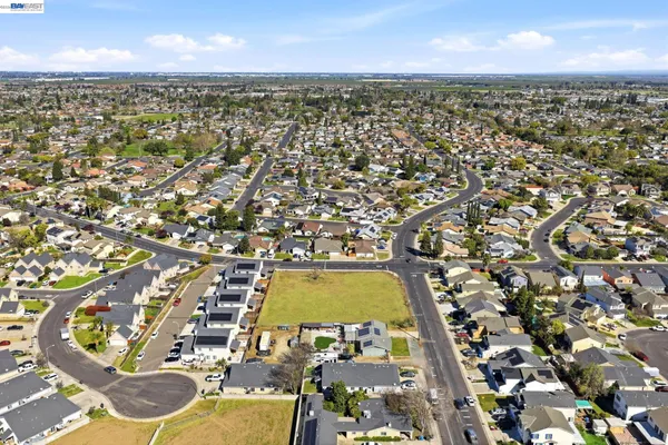 $1,499,000 | 445 North Walnut Avenue, Manteca, CA 95336