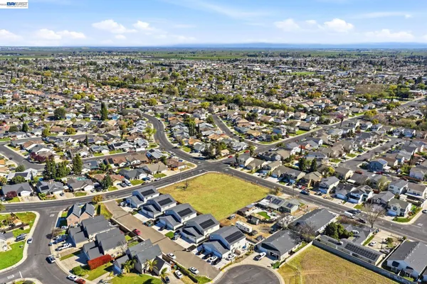 $1,499,000 | 445 North Walnut Avenue, Manteca, CA 95336