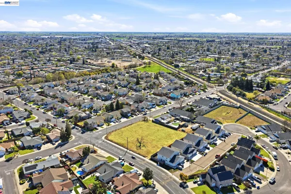 $1,499,000 | 445 North Walnut Avenue, Manteca, CA 95336