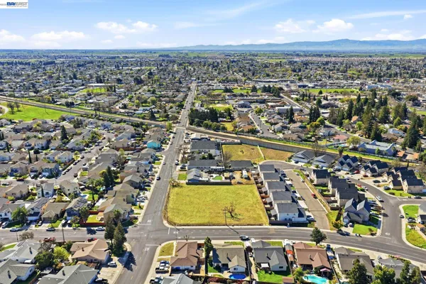 $1,499,000 | 445 North Walnut Avenue, Manteca, CA 95336