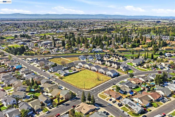 $1,499,000 | 445 North Walnut Avenue, Manteca, CA 95336