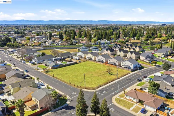 $1,499,000 | 445 North Walnut Avenue, Manteca, CA 95336