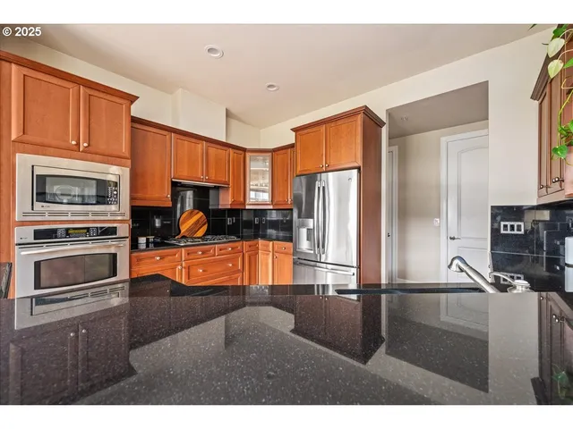 $469,000 | 707 North Hayden Island Drive, Unit 223, Portland, OR 97217