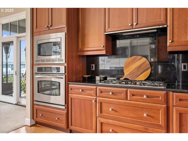 $469,000 | 707 North Hayden Island Drive, Unit 223, Portland, OR 97217