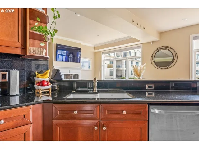 $469,000 | 707 North Hayden Island Drive, Unit 223, Portland, OR 97217