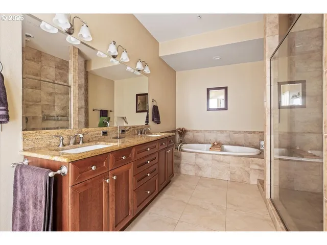 $469,000 | 707 North Hayden Island Drive, Unit 223, Portland, OR 97217