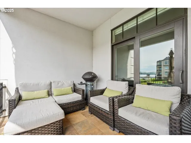 $469,000 | 707 North Hayden Island Drive, Unit 223, Portland, OR 97217