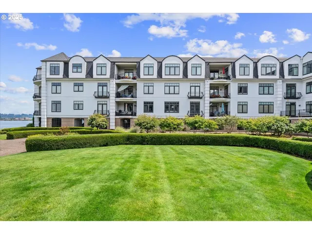 $469,000 | 707 North Hayden Island Drive, Unit 223, Portland, OR 97217