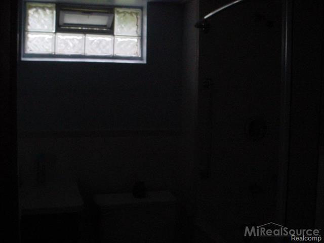 15827 Stephens Road Eastpointe, MI 48021 - Photo 9 of 15 9.JPG