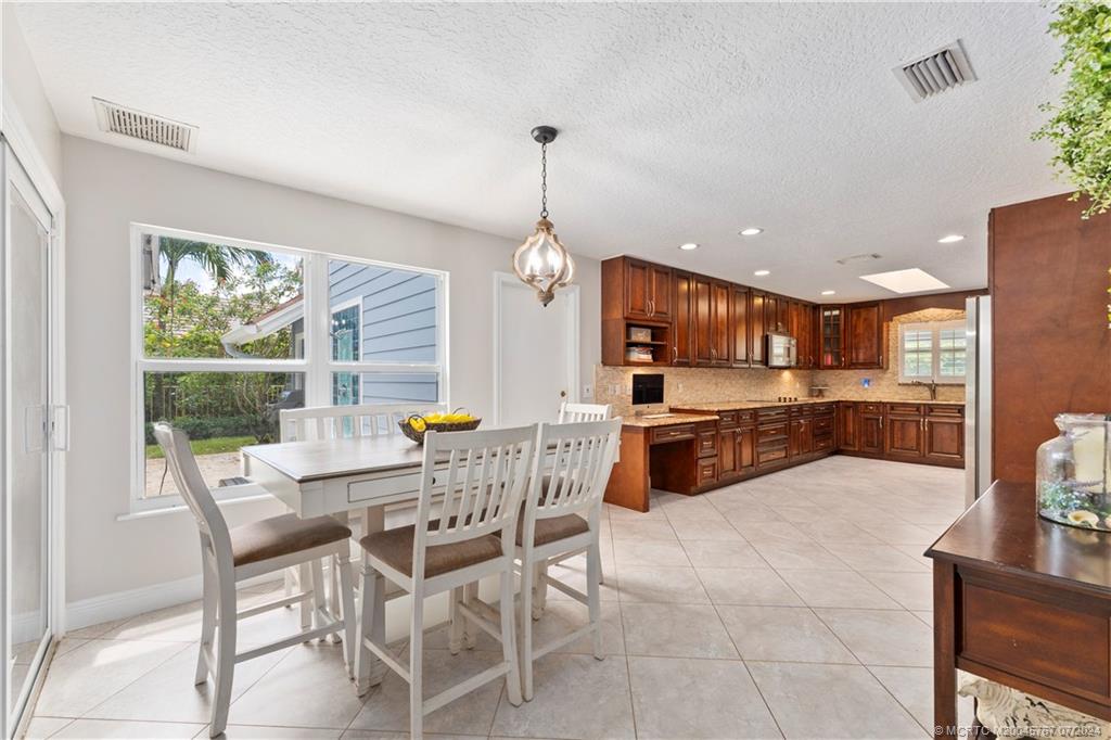 18770 Southeast River Ridge Road Jupiter, FL 33469 - Photo 12 of 81