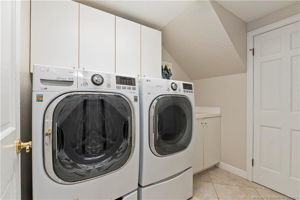 18770 Southeast River Ridge Road Jupiter, FL 33469 - Photo 51 of 81 a utility room with dryer and washer