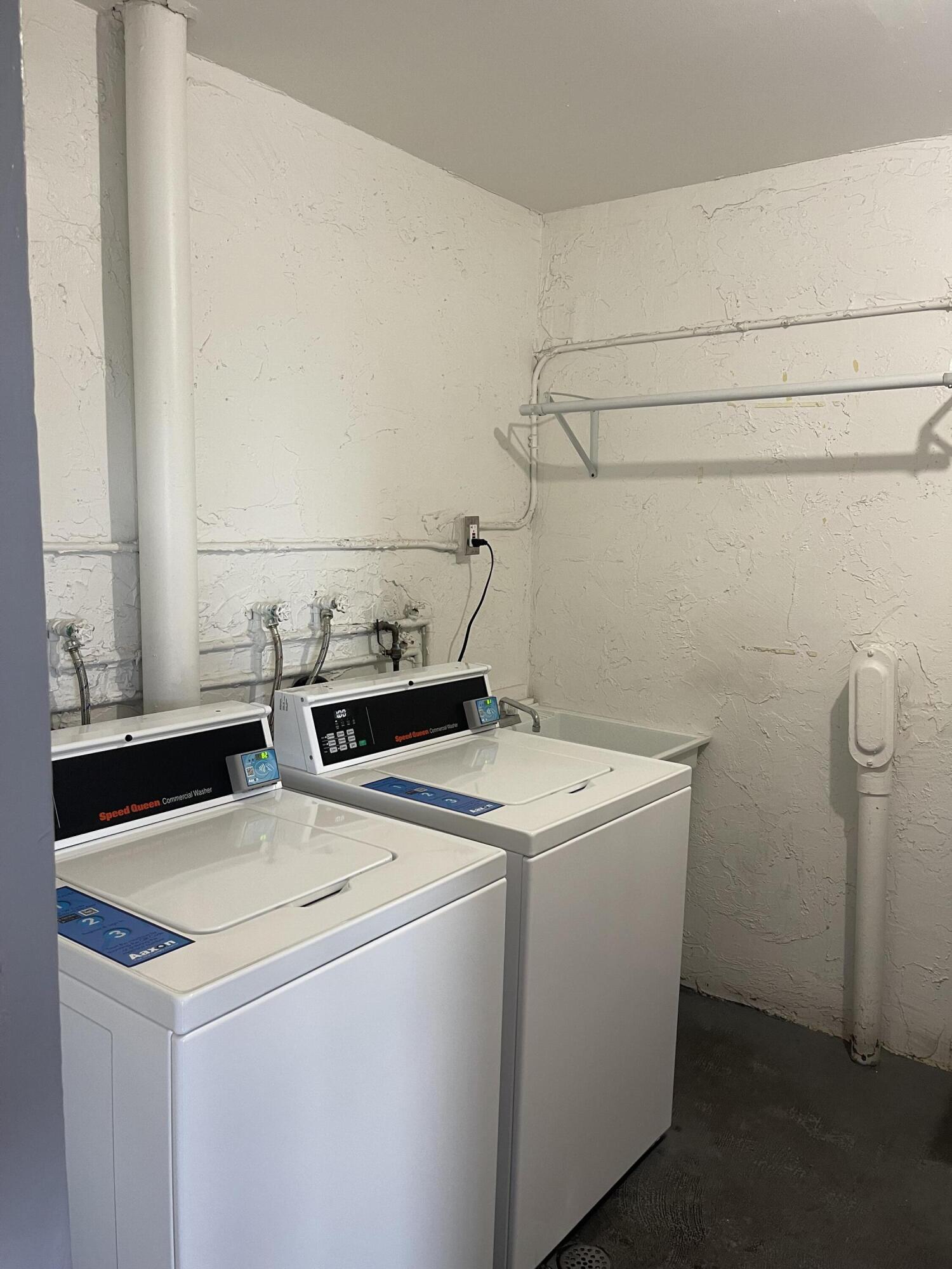 2300 Northeast 1st Lane, Unit 4020 Boynton Beach, FL 33435 - Photo 8 of 20 a utility room with dryer and washer