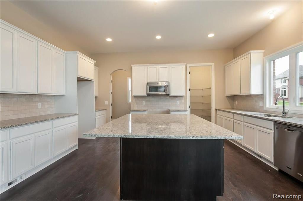 1154 Pembroke Drive Rochester Hills, MI 48307 - Photo 10 of 49