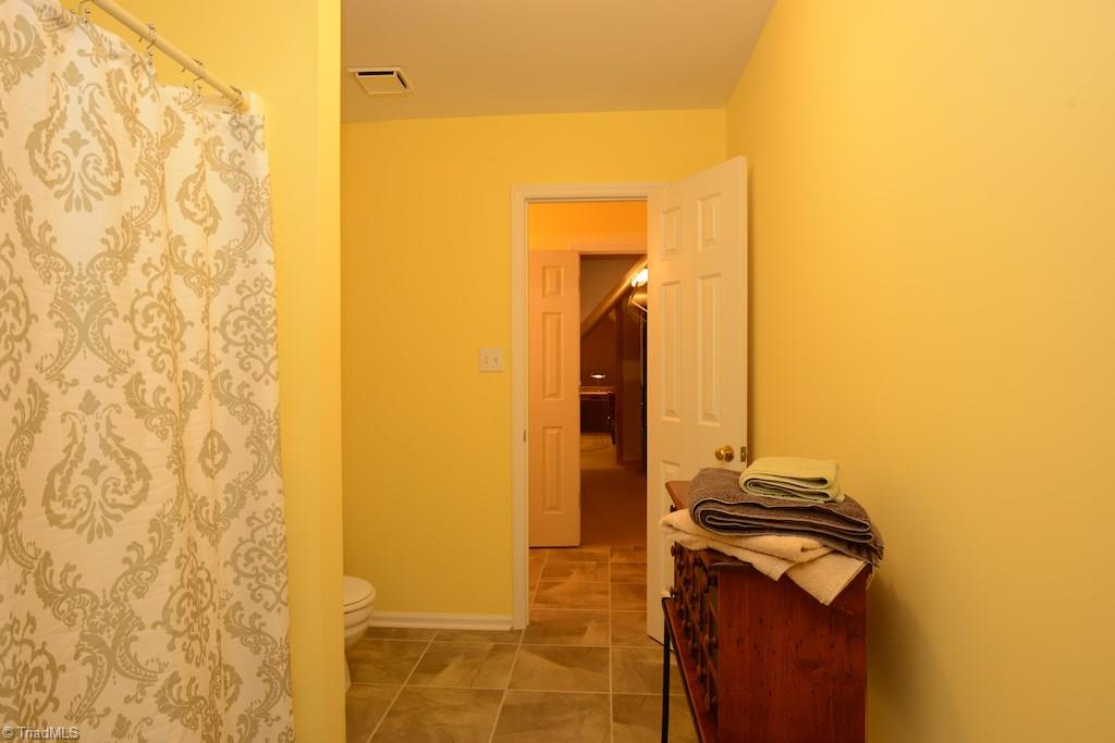 407 Walnut Grove Road Archdale, NC 27263 - Photo 23 of 30 Upstairs bath.