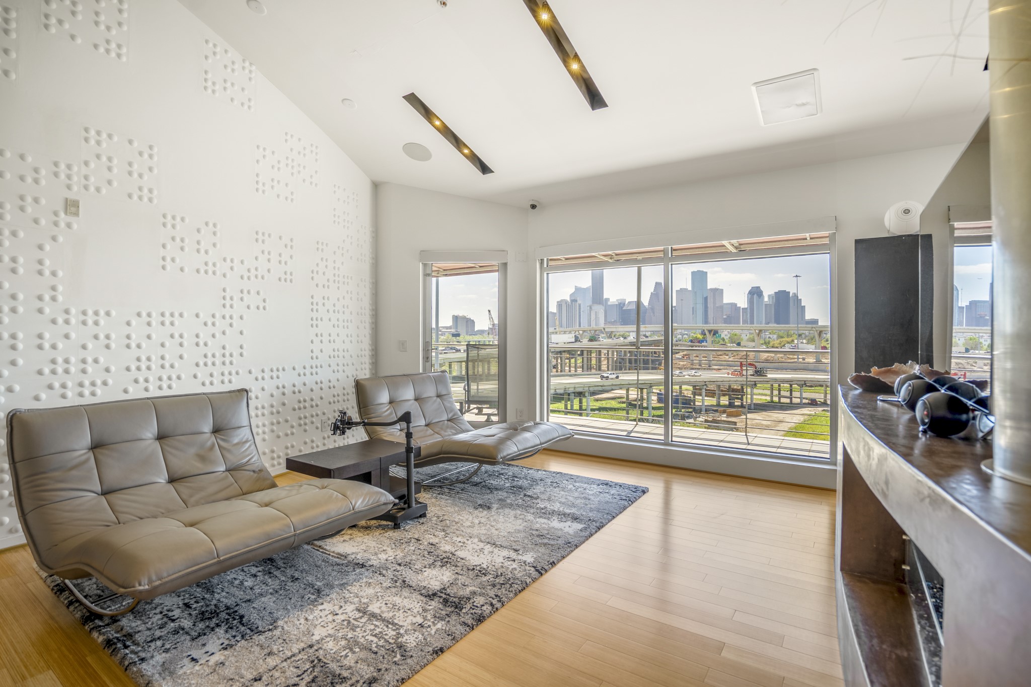 102 Quitman Street, Unit 405 Houston, TX 77009 - Photo 16 of 46 a living room with furniture and a large window