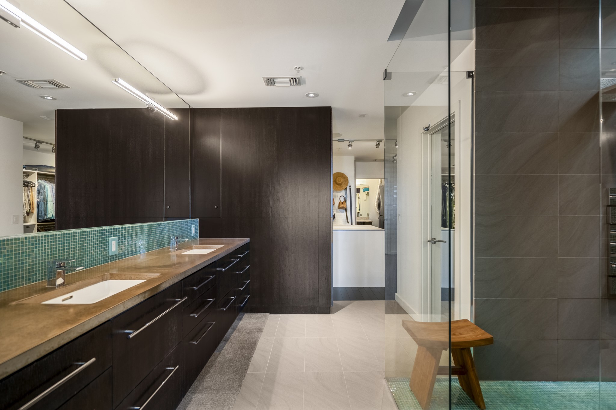 102 Quitman Street, Unit 405 Houston, TX 77009 - Photo 25 of 46 a kitchen with stainless steel appliances kitchen island granite countertop a refrigerator and a stove