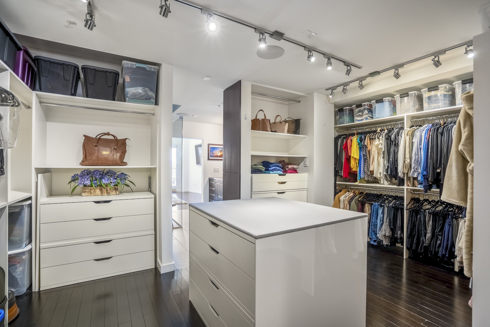 102 Quitman Street, Unit 405 Houston, TX 77009 - Photo 27 of 46 a kitchen that has a lot of cabinets in it and wooden floor