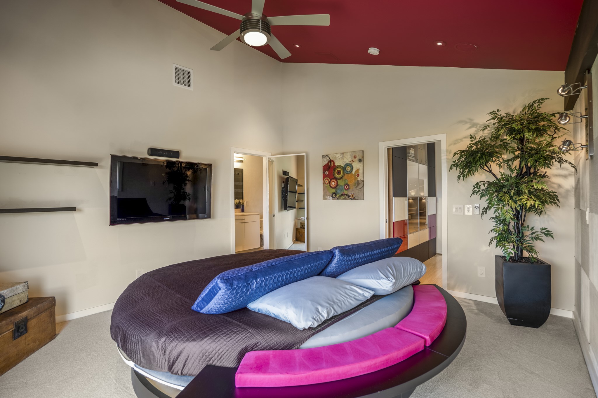 102 Quitman Street, Unit 405 Houston, TX 77009 - Photo 32 of 46 a living room with furniture and a flat screen tv