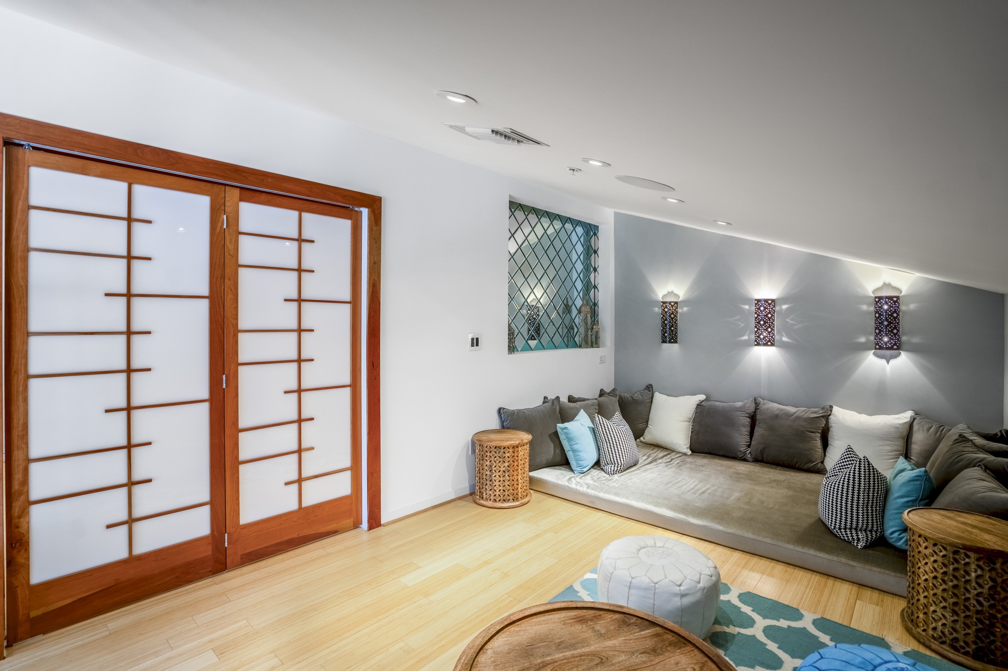 102 Quitman Street, Unit 405 Houston, TX 77009 - Photo 41 of 46 a living room with furniture